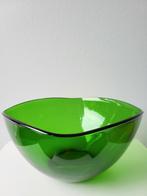 Vintage groen glazen schaal, Gebruikt, Schaal, Rond, Ophalen of Verzenden
