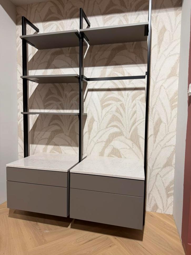 Mooie strakke wandkast met verlichting aan achterzijde, Huis en Inrichting, Kasten | Boekenkasten, Nieuw, 100 tot 150 cm, 200 cm of meer