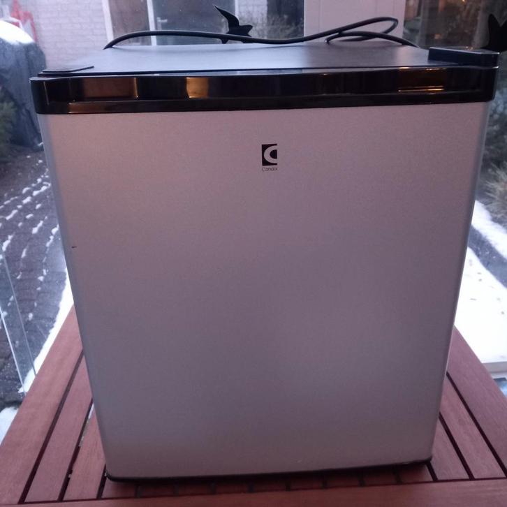 Mini koelkast Candor, Witgoed en Apparatuur, Koelkasten en IJskasten, Zonder vriesvak, Minder dan 75 liter, Minder dan 85 cm, Minder dan 45 cm