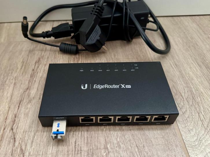 Ubiquiti EdgeRouter X met DrayTek SFP module, Computers en Software, Routers en Modems, Gebruikt, Router, Ophalen of Verzenden