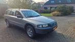 Volvo XC70 2.4 D5 AWD Geartronic 2004 Beige, Auto's, Volvo, Automaat, 1800 kg, 193 €/maand, 1714 kg