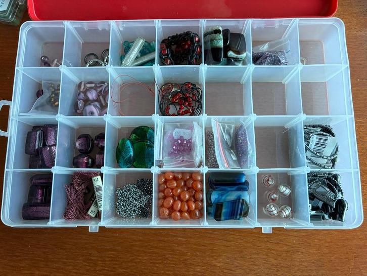 Doos vol kralen, Hobby en Vrije tijd, Kralen en Sieraden maken, Nieuw, Overige typen, Ophalen