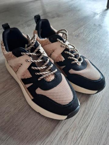Nieuwe dames sneakers maat 39 beschikbaar voor biedingen