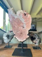Prachtig grote roze amethist op standaard / pink amethyst, Verzamelen, Mineralen en Fossielen, Ophalen of Verzenden, Mineraal