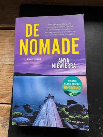 Anya Niewierra - De nomade beschikbaar voor biedingen