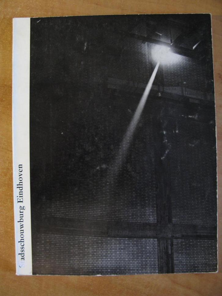 Stadsschouwburg Eindhoven (1964) Martien Coppens, Boeken, Kunst en Cultuur | Fotografie en Design, Gelezen, Fotografen, Ophalen of Verzenden