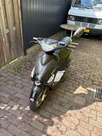 Peugeot V-Clic scooter geel kenteken 2009 4000km, Fietsen en Brommers, Ophalen, Gebruikt, Overige modellen, Maximaal 45 km/u