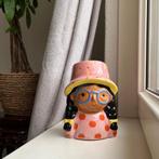 Bloempot zomermeisje met fruit, Info@weirdfinds.nl, Zo goed als nieuw, Roosendaal, Aardewerk