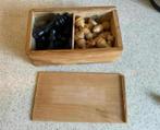 Houten schaakstukken in houten schuifdoos, Ophalen of Verzenden
