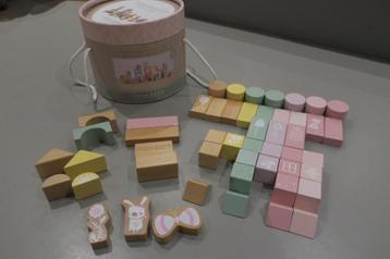 50 houten blokken in ton Little Dutch - compleet beschikbaar voor biedingen