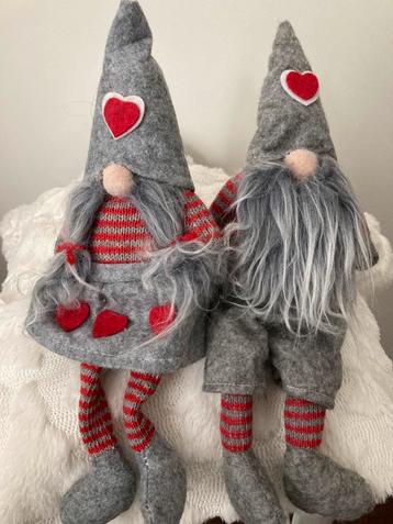 Set kerstkabouters man vrouw rood grijs gnoom kerstdecoratie beschikbaar voor biedingen