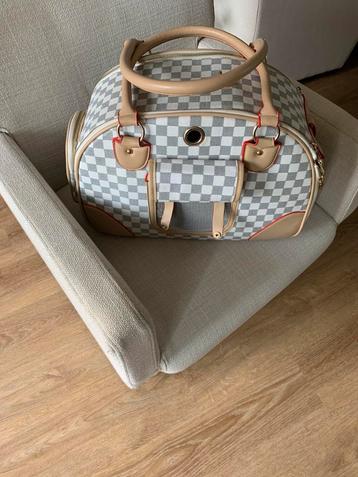 Luxe huisdier draagtas beschikbaar voor biedingen