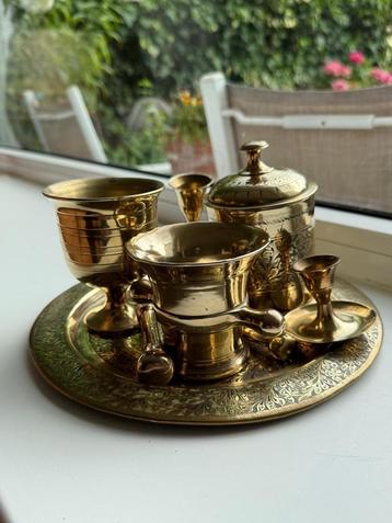 Vintage messing decoratieset beschikbaar voor biedingen