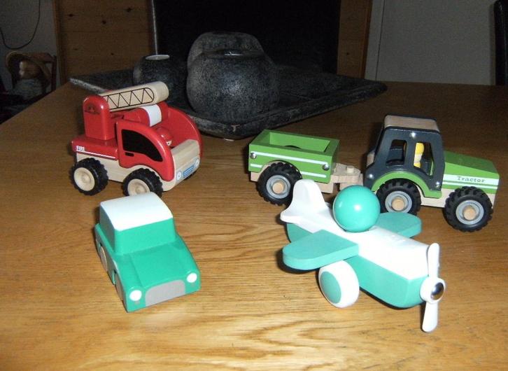 3 Houten auto's + 1 houten vliegtuig, Kinderen en Baby's, Speelgoed | Speelgoedvoertuigen, Zo goed als nieuw, Ophalen of Verzenden