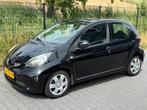 Toyota Aygo 1.0 12V Vvt-i 5DRS 2006 Zwart , airco, Voorwielaandrijving, Stof, Zwart, 4 stoelen