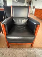 2 Zwart leren Fauteuils met kersenhout details, Huis en Inrichting, Fauteuils, Ophalen, Gebruikt, Past in modern en klassiek interieur
