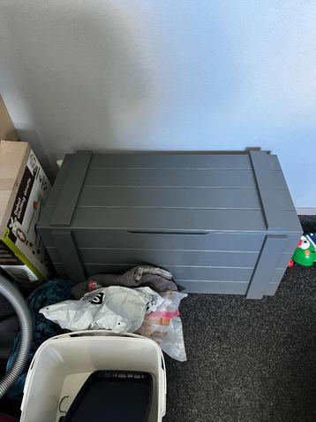 speelgoed kist groot beschikbaar voor biedingen