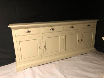 Dressoir met 4 deuren en 4 lades,  crème. Echt hout. beschikbaar voor biedingen