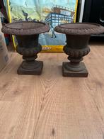 Twee gietijzeren louvre vazen, Ophalen, Gebruikt