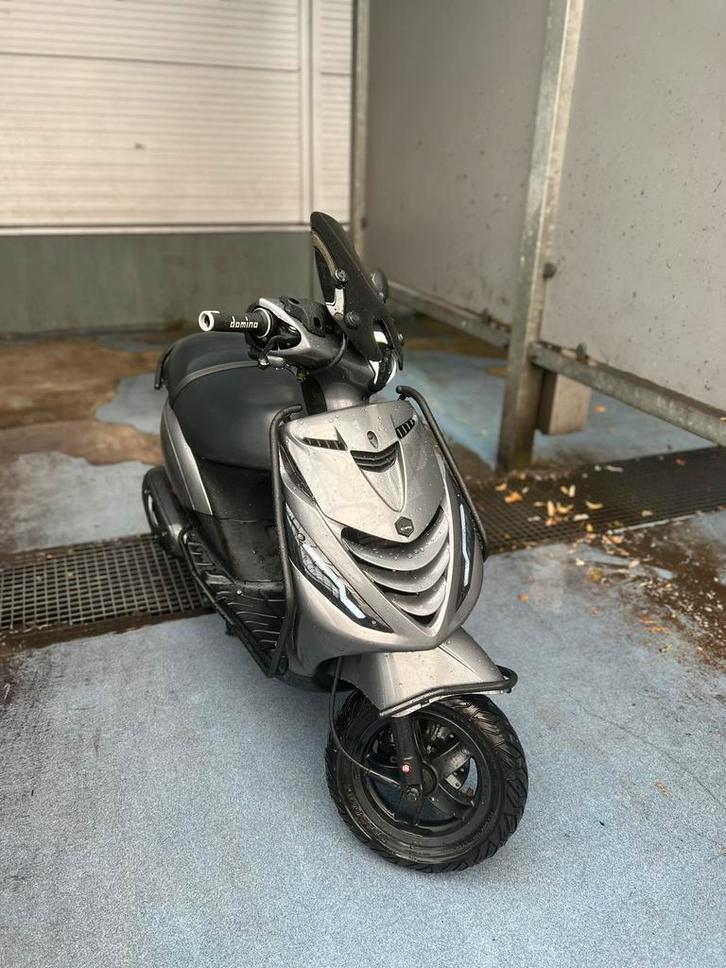 Piaggio zip 50cc 4t 2020 e4, Fietsen en Brommers, Scooters | Piaggio, Gebruikt, Zip, Maximaal 45 km/u, Benzine, Ophalen
