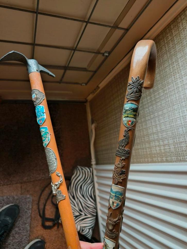 Vintage Wandelstok met Emblemen, Antiek en Kunst, Antiek | Overige Antiek, Ophalen