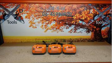 Husqvarna Accu laders QC330 en QC500 . beschikbaar voor biedingen