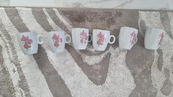 Set van 6 herdenkingsmokjes – 1945-2010 – porselein met roze beschikbaar voor biedingen