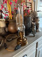 Sober bronzen tafel lampje,olielamp op elektra(brocante), Sober/brocante/landelijk, Ophalen of Verzenden, Zo goed als nieuw, Minder dan 50 cm