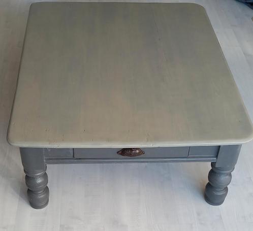 Antieke Engelse salontafel meer dan 130 jaar oud. 110x95cm, Huis en Inrichting, Tafels | Salontafels, Zo goed als nieuw, Minder dan 50 cm