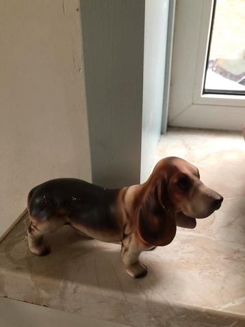 Vintage beeldje hond Baset beschikbaar voor biedingen