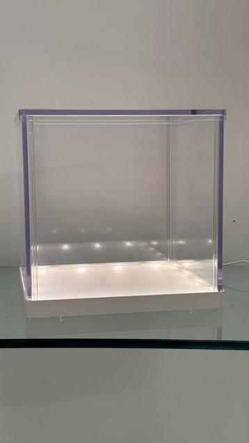 Ikea design Synas kunststof en plexiglas vitrine box kubus beschikbaar voor biedingen