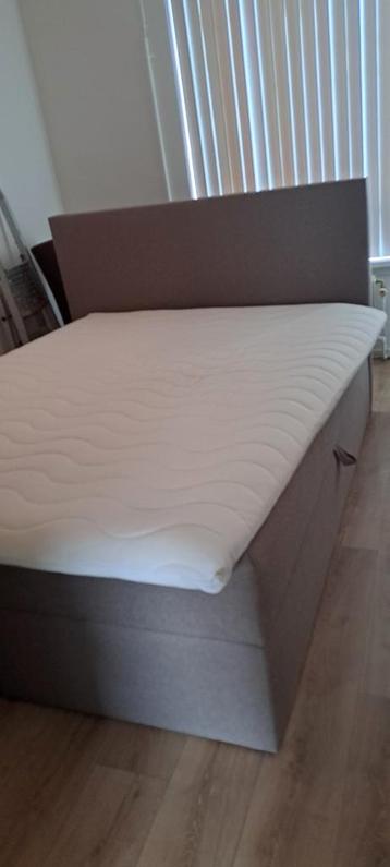 Boxspring  met opbergruimte en topper!! beschikbaar voor biedingen