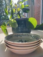 Vier spaghetti bordjes met olijfafbeelding, Huis en Inrichting, Keuken | Servies, Ophalen of Verzenden, Gebruikt, Overige stijlen