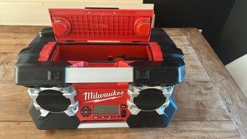 Milwaukee C 12-28 DCR bouwradio beschikbaar voor biedingen