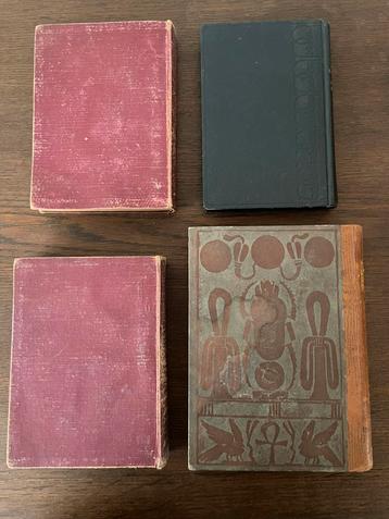 4 Stuks zeer oude kerkboeken en heilige geschriften beschikbaar voor biedingen