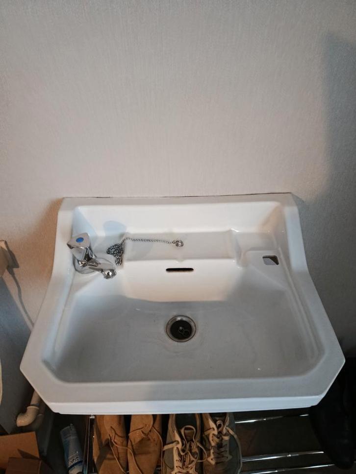 Retro wasbak wit - 2 kraangaten, Huis en Inrichting, Badkamer | Badkamermeubels, Gebruikt, Wasbak of Wastafel, Minder dan 100 cm