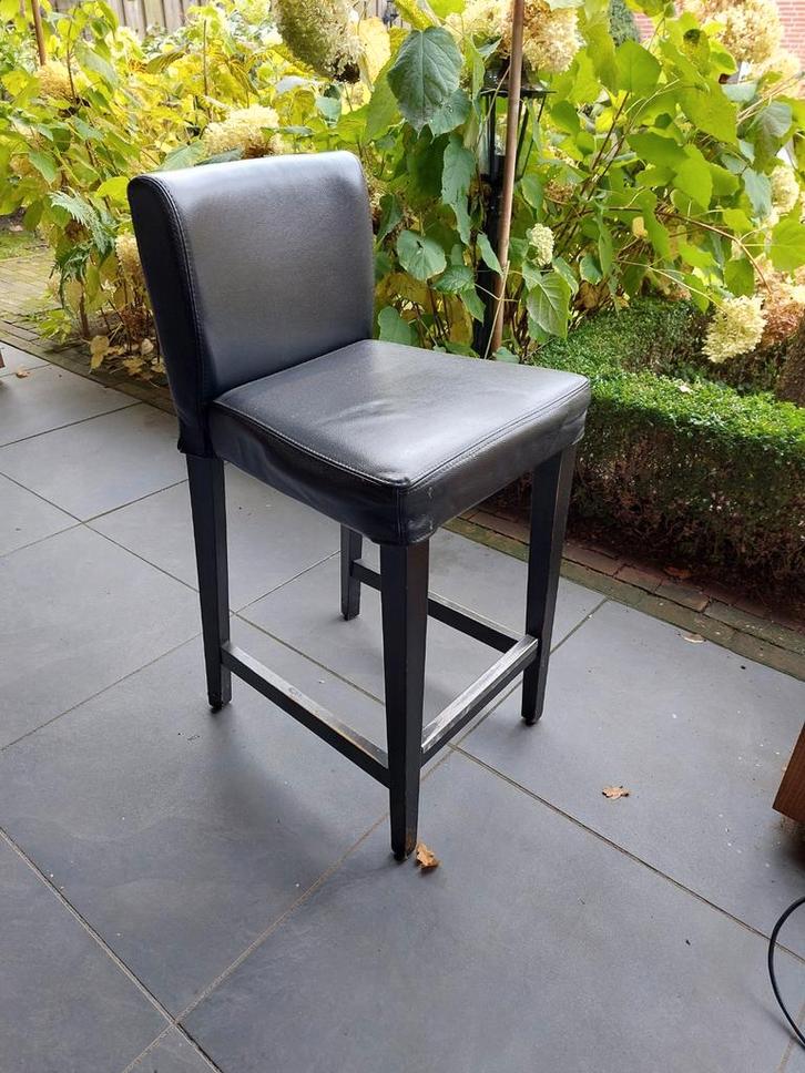 Twee stuks barkrukken met rugleuning en voetsteun, Huis en Inrichting, Barkrukken, Gebruikt, 60 tot 90 cm, 2 krukken, Met voetsteun