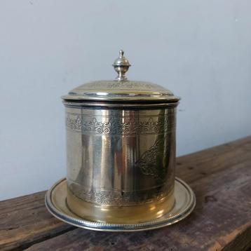 Verzilverde tabakspot. beschikbaar voor biedingen