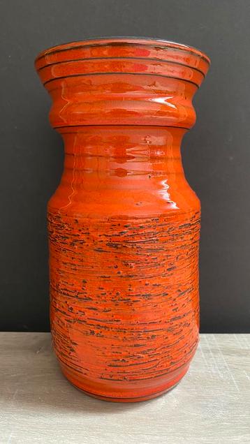 Mooie vintage oranje vaas. beschikbaar voor biedingen