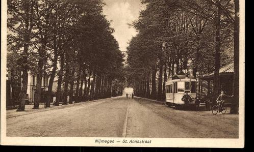 Nijmegen (Gld.), St. Annastraat met Tramhalte en tram, 1928, Verzamelen, Ansichtkaarten | Nederland, Ongelopen, Gelderland, 1920 tot 1940