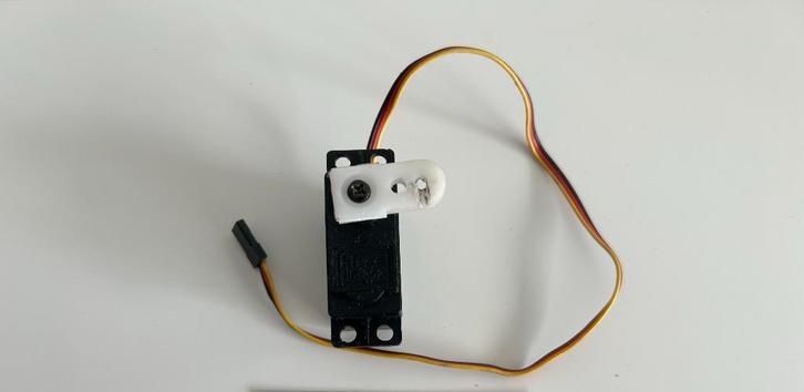 Hitec HS-303 servo 1/10 rc auto, Hobby en Vrije tijd, Modelbouw | Radiografisch | Auto's, Gebruikt, Onderdeel, Elektro, Overige schalen