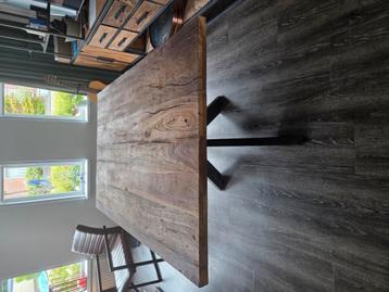 Mangohouten eettafel met 4 kunstleren eetstoelen beschikbaar voor biedingen