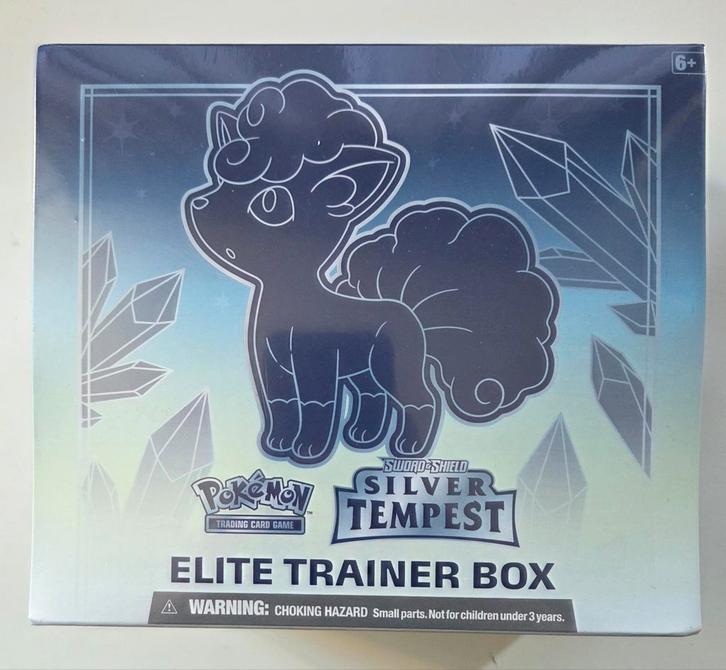 Pokémon TCG: Silver Tempest Elite Trainer Box, Hobby en Vrije tijd, Verzamelkaartspellen | Pokémon, Nieuw, Boosterbox, Foil, Ophalen of Verzenden