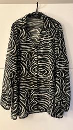 Bel & Bo Zwarte blouse met witte print, Kleding | Dames, Grote Maten, Bel & Bo, Ophalen of Verzenden, Zo goed als nieuw, Blouse of Tuniek