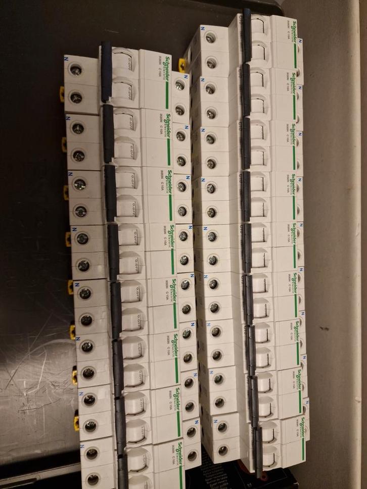 Schneider Automaten, Schakelrelais, Aardlek - 35 stuks, Doe-het-zelf en Verbouw, Elektra en Kabels, Gebruikt, Overige typen, Ophalen of Verzenden