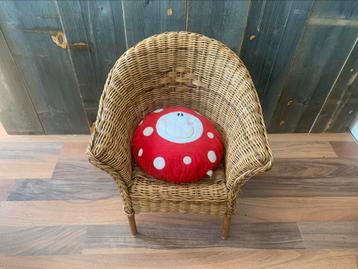 Rotan kinderstoel incl. kussen beschikbaar voor biedingen