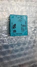 Siemens relais 8A/250v met maak breek contact, 12 volt, Ophalen of Verzenden, Nieuw