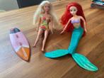 Twee barbies met surfboard, waaronder Ariel, Ophalen of Verzenden, Gebruikt, Barbie