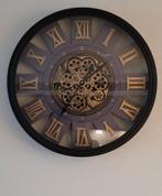 Grote mooie klok met draaiend binnenwerk, Ophalen, Zo goed als nieuw, Wandklok