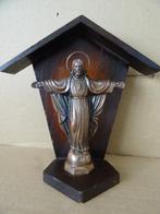 Antiek Jezusbeeld Jezusbeeldje op houten console 18cm zamak